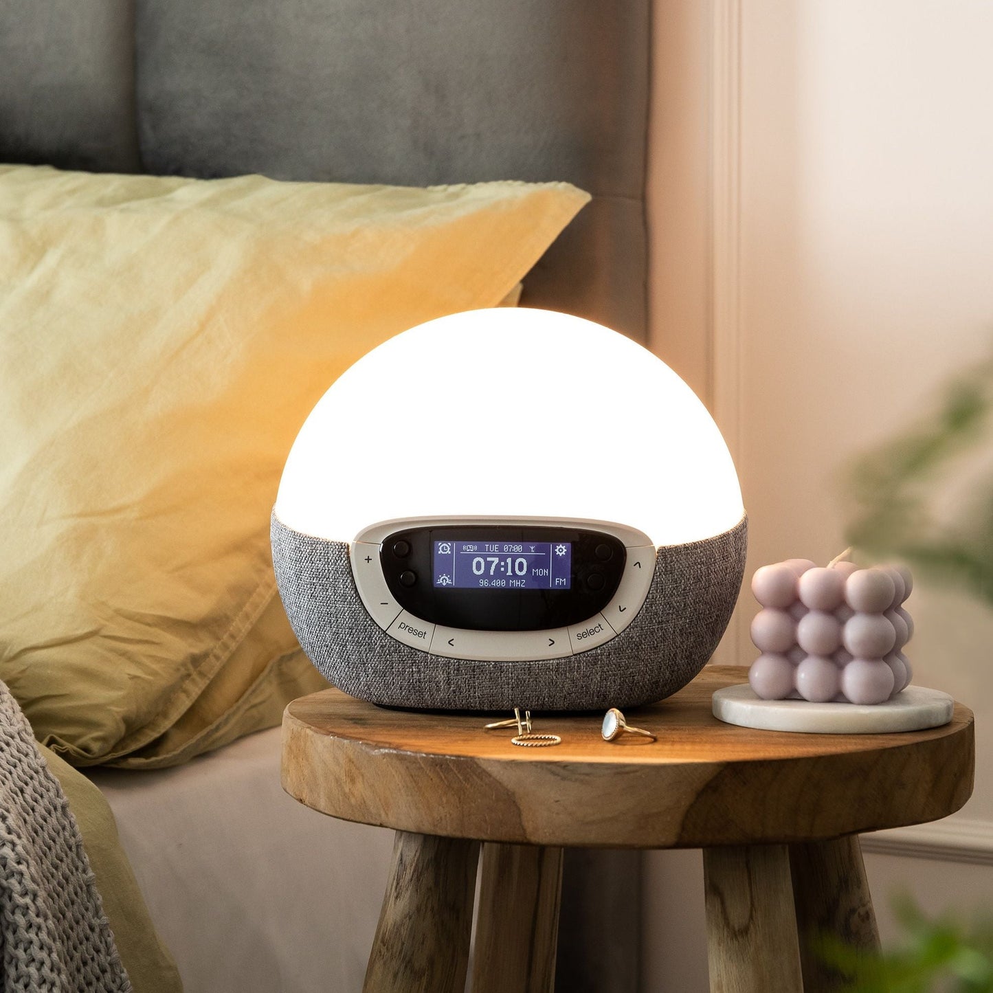 Lumie Bodyclock Shine är en riktigt bra wake-up lampa med FM-radio och flera naturljud